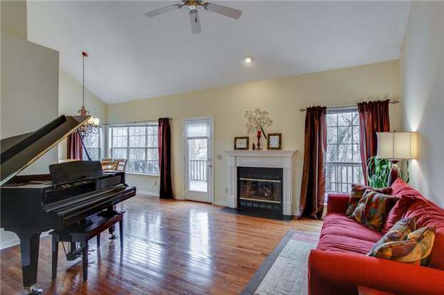 Foto del edificio - Charming 3 Bedroom Nashville Home with Pristine Hardwood Floors & 3 Full Baths!