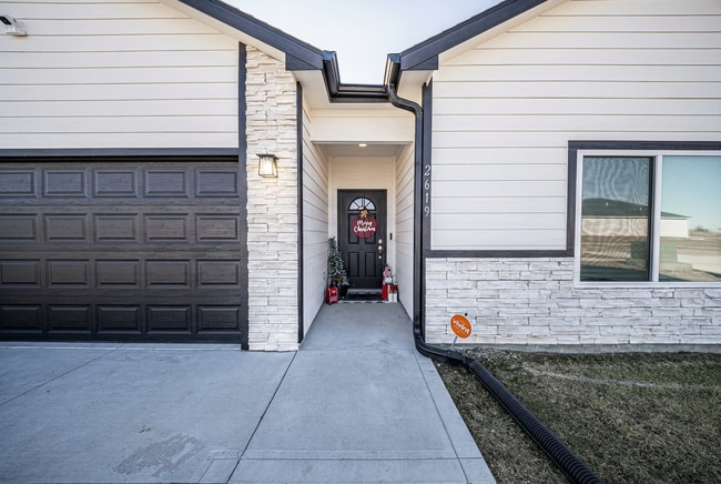 Building Photo - Please View 3D Virtual Walk-Through Before Scheduling a Showing