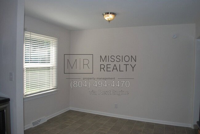 Building Photo - 8030 Willow Ave
