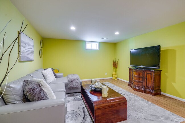 Building Photo - 8953 Birchbay Circle-SI ID1546491P