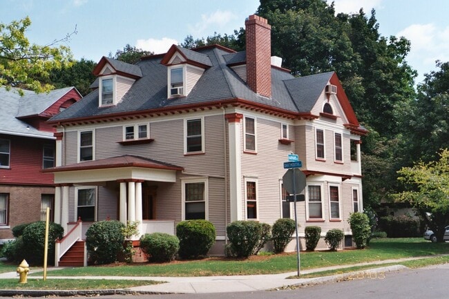 Building Photo - 144 Dartmouth St