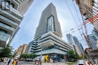 Building Photo - 161 Roehampton Ave