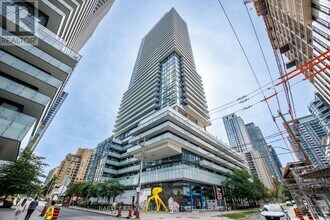 Building Photo - 161 Roehampton Ave