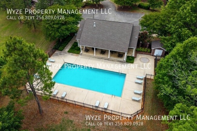 Foto del edificio - 410 Creekwater Cir