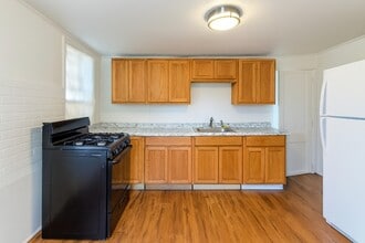 Building Photo - 496 3rd Ave