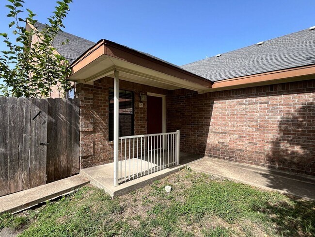 Foto del edificio - 5100 Heather Ln