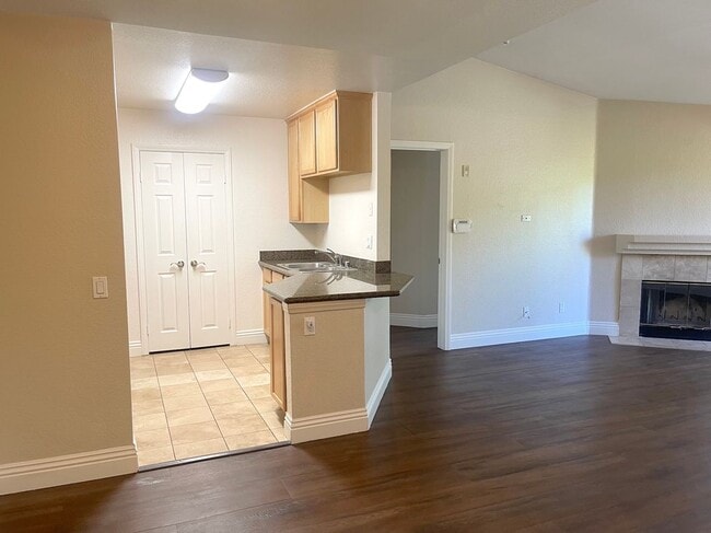 Building Photo - 2400 Del Mar Way