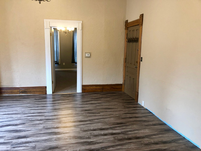 Foto del edificio - 2 Bedroom Apartment - Free Heat!