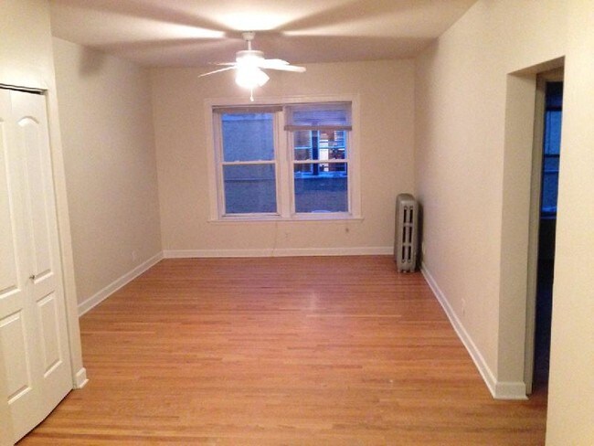 Foto del edificio - 3916 N Pine Grove Ave