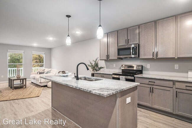 Building Photo - 5 br, 3 bath House - 17549 Beechwood Lane