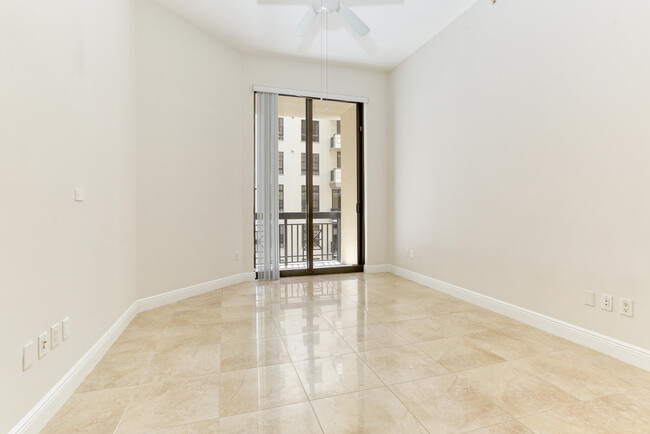 Building Photo - 701 S Olive Ave