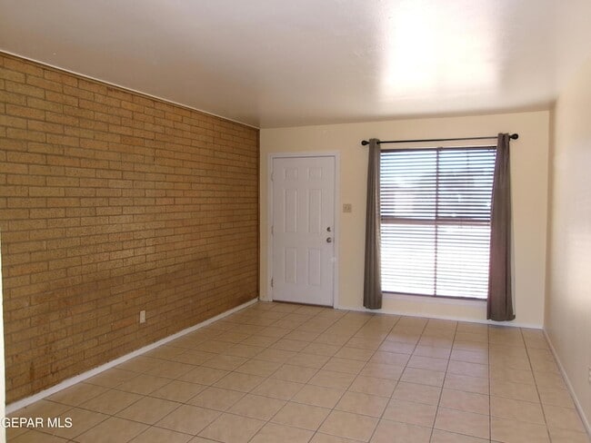 Foto del edificio - 10037 Oakwood Dr