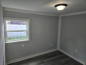 Building Photo - 5906 Hillsboro St