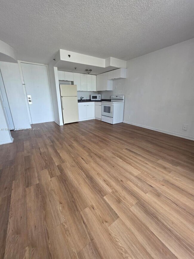 Foto del edificio - 16450 NW 2nd Ave