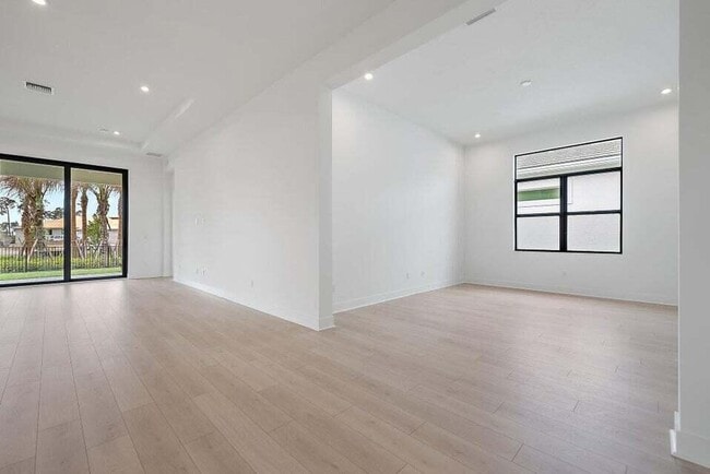 Building Photo - 13613 Le Christine Dr