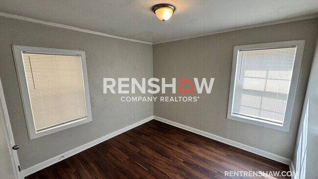 Foto del edificio - 2303 Longstreet Dr