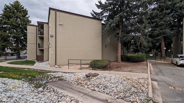 Building Photo - 2231 S Vaughn Way