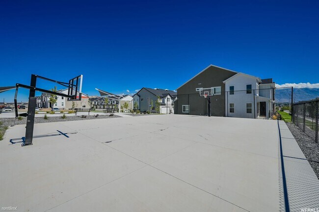 Foto del edificio - 3 br, 2 bath Condo - 3984 West 1850 North