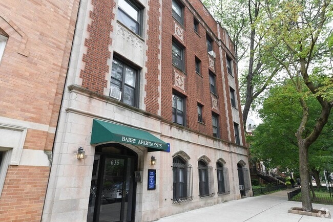 Building Photo - 638 W Barry