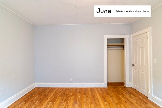 Foto del edificio - Room in Shared 3 bed/1 bath home