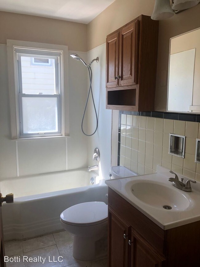 Building Photo - 2 br, 1 bath House - 735 Bohm Ct