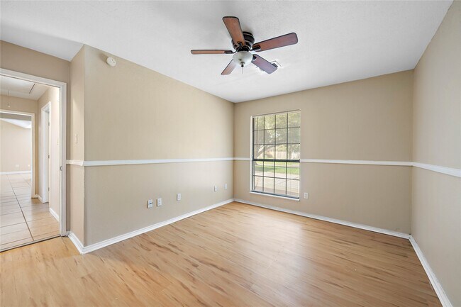 Foto del edificio - 4915 Kentington Dr