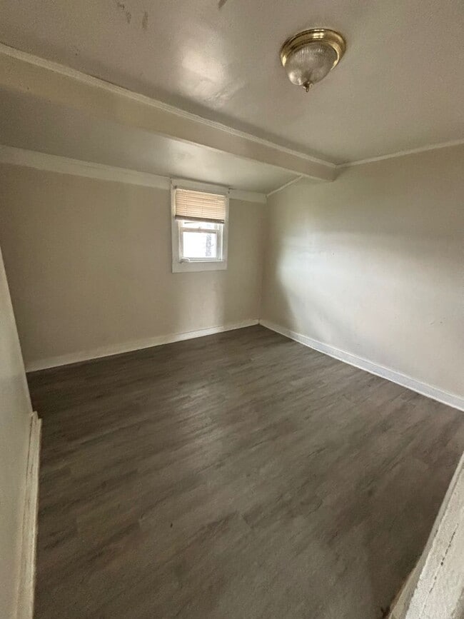 Building Photo - 1900 E Ozark Ave