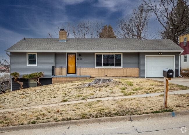Building Photo - 1218 Sunset Dr