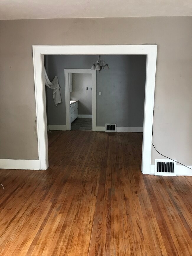 Building Photo - 729 W Vine St
