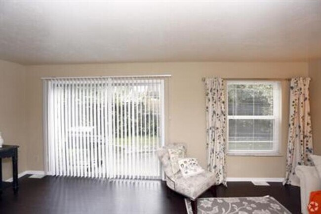 Foto del edificio - 5049 Southgreen Dr