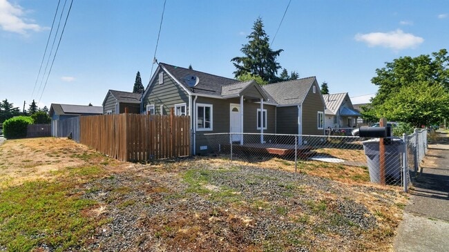 Building Photo - 110 N 3rd St