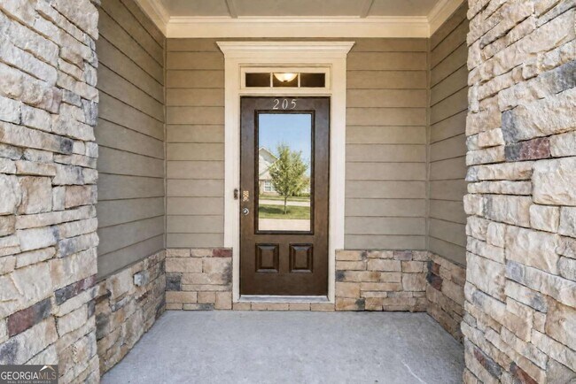 Building Photo - 205 Orchard Trail