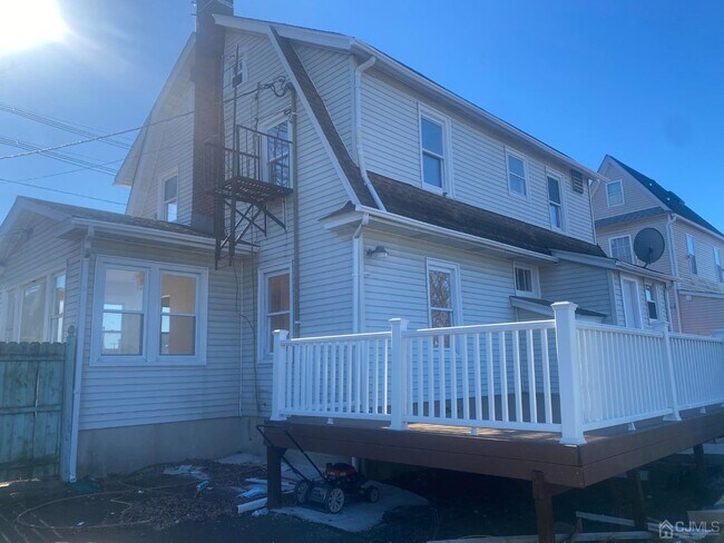 Foto del edificio - 211 Maple Ave