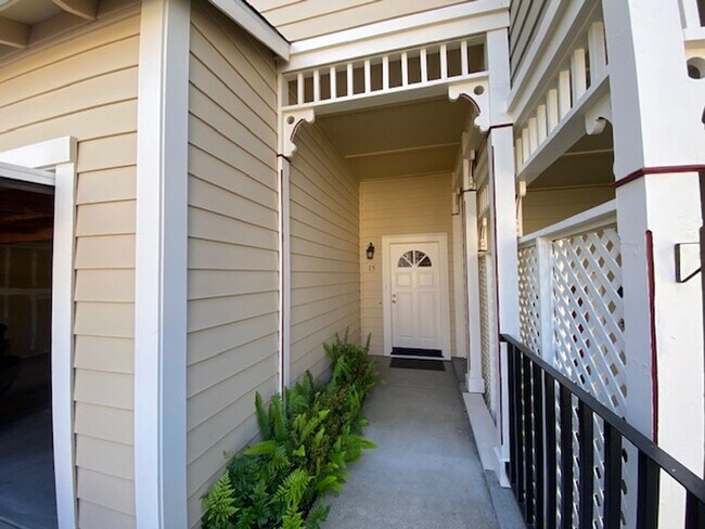 Foto del edificio - 15 Glen Lake Dr