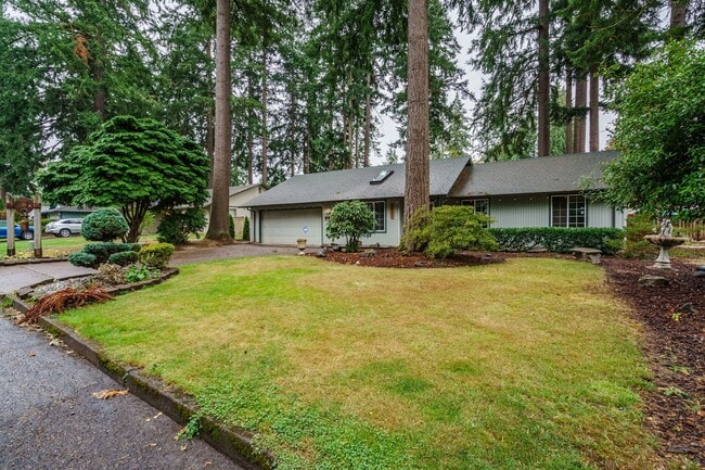 Building Photo - 3 Bedroom 2 Bath Single Level with Fence B...