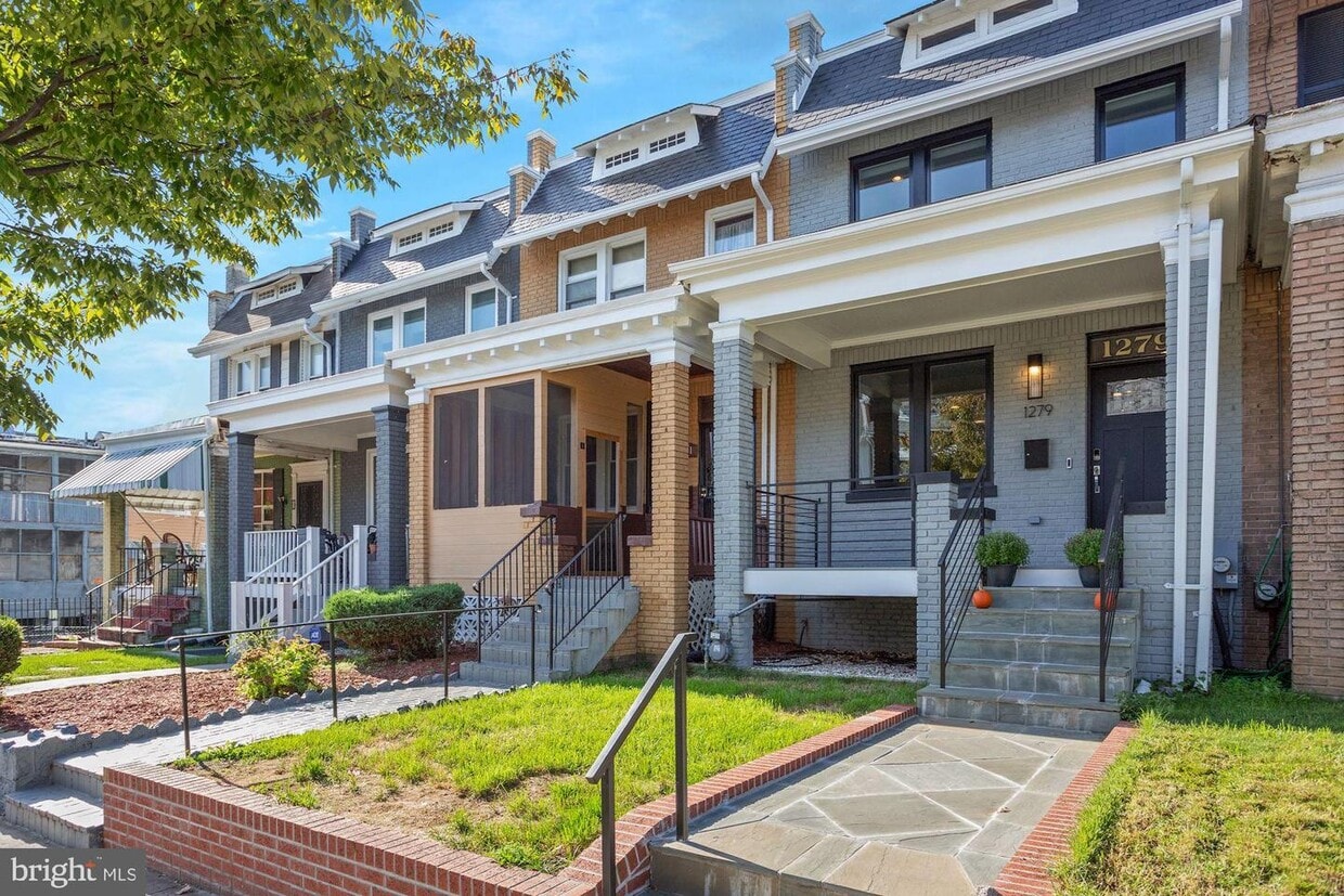 Primary Photo - 1279 Oates St NE