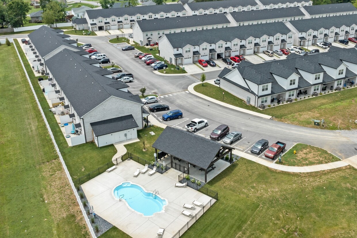 Primary Photo - South Maple Townhomes