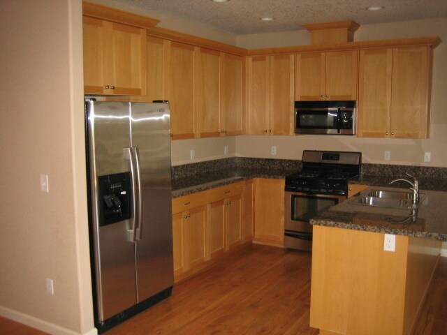 Building Photo - CARMELCREST895