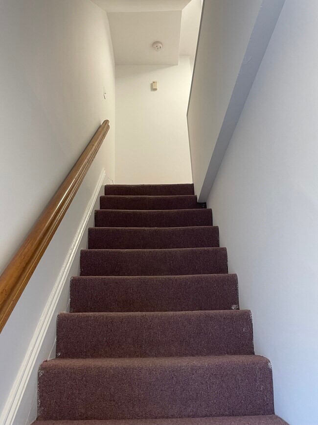 Foto del edificio - 125 Tunxis Hill Rd