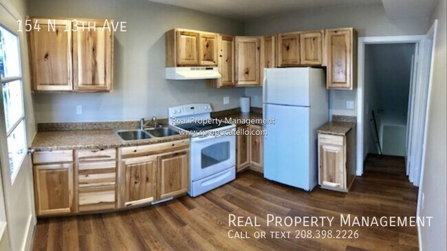 Building Photo - Updated 2 bedroom 1 bath Apartment