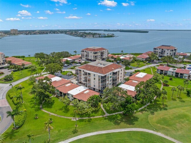 Foto del edificio - 6219 Palma Del Mar Blvd S