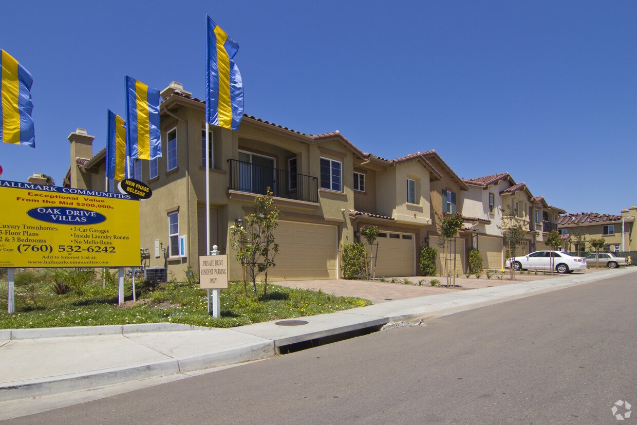Building Photo - 1375 Oak Dr