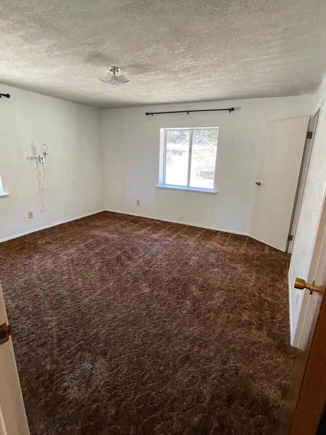 Building Photo - 42984 CA-49