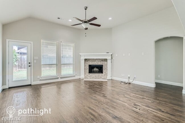 Building Photo - 4 br, 3 bath House - 401 Winehart St UNIT