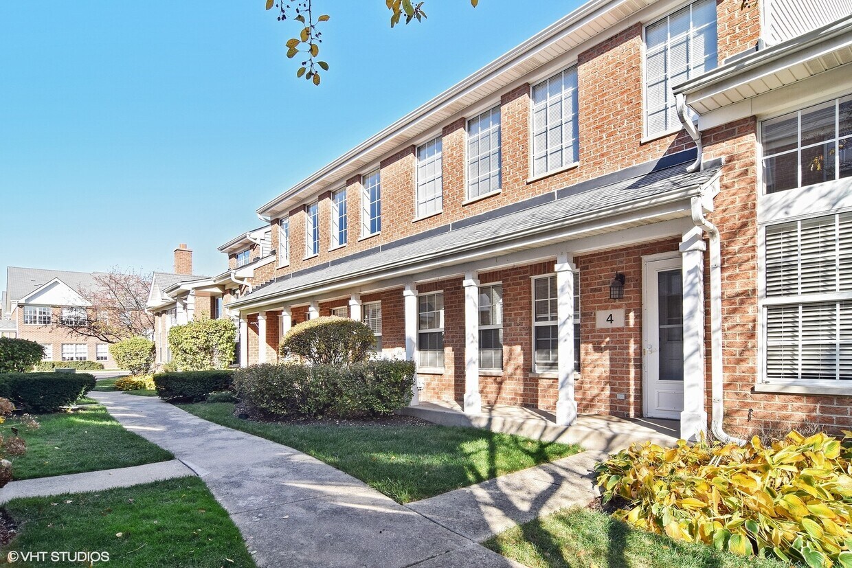 4 St Regis Ct, Elmhurst, IL 60126 Townhome Rentals in Elmhurst IL