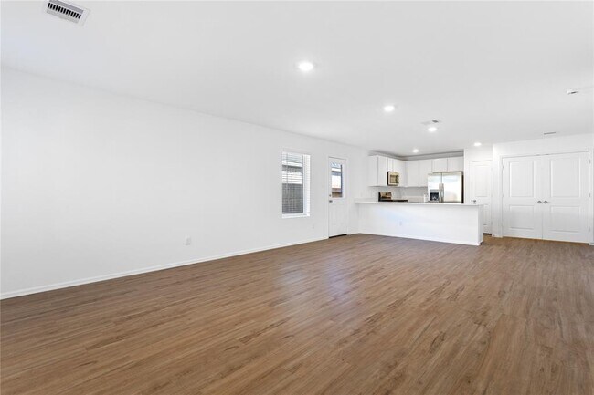 Foto del edificio - 7314 Greenbrier Cyn Ln