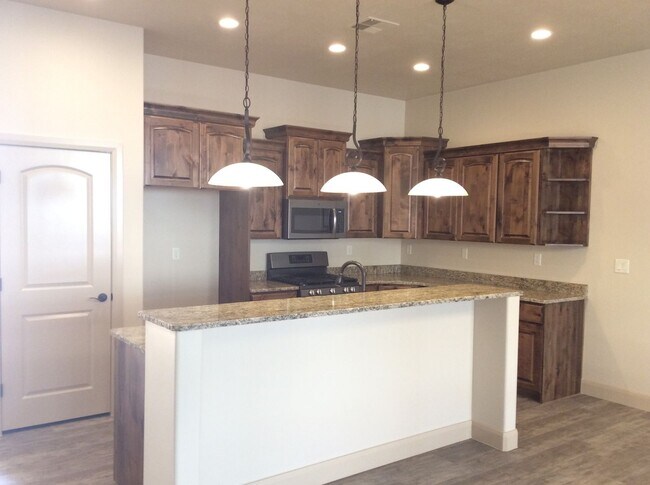 Building Photo - Gemstone Properties - Townhome in Sky Ridge