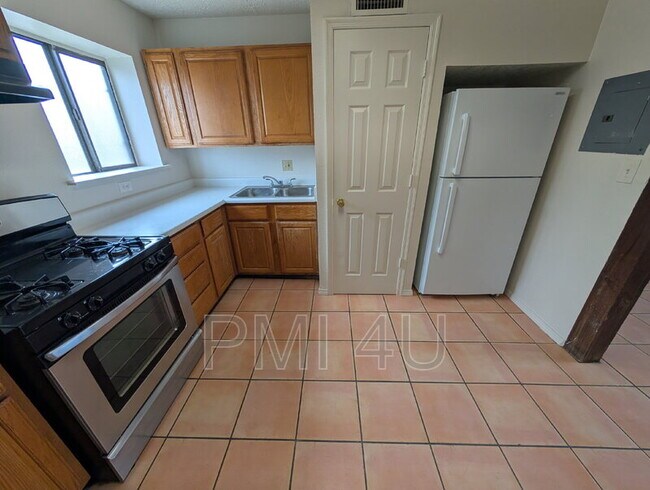 Foto del edificio - 118 S Main St