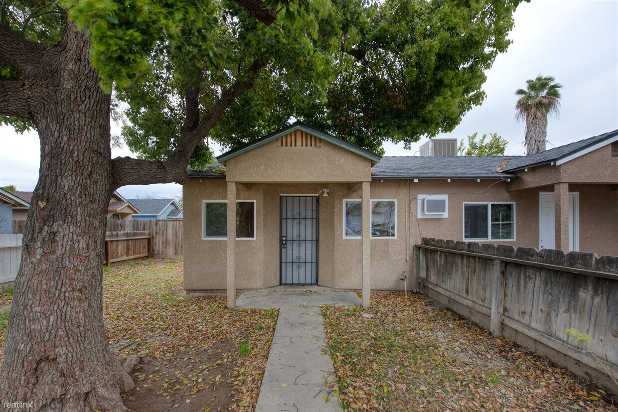 Primary Photo - 2445 S 10th St