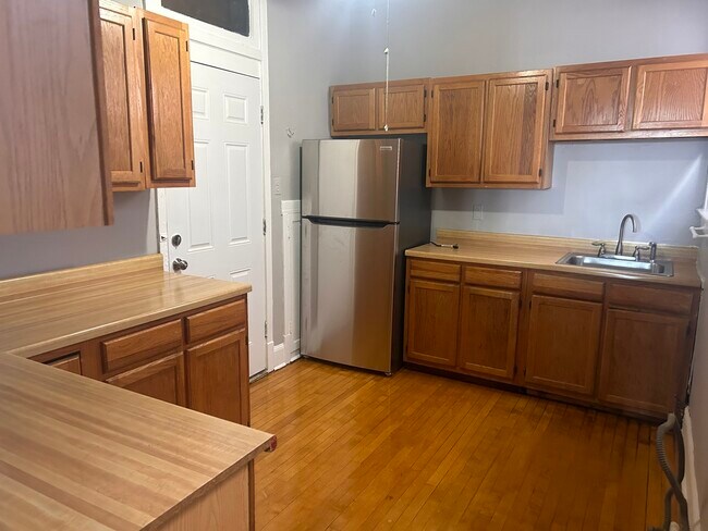 Foto del edificio - 7131 N Ridge Ave